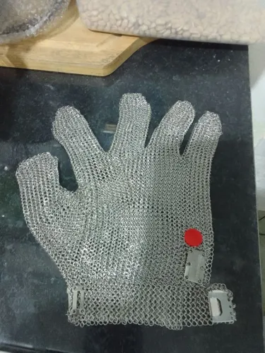 Vendo uma luva de aço original