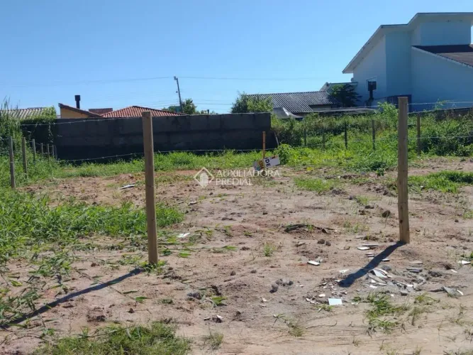 Terreno com 360m2 à venda no bairro Carianos - Florianópolis.