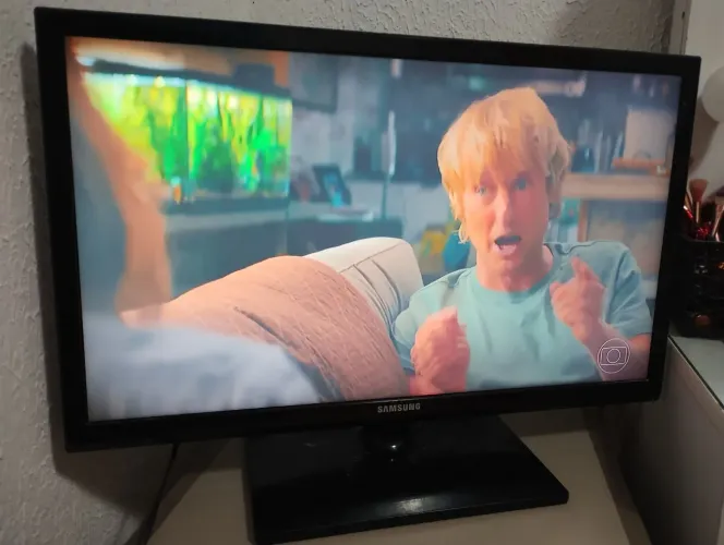 Tv 32 polegadas não e smartv mais tenho o adaptador pra vira smartv não vai o controle