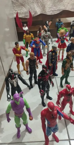 Coleção de Bonecos Marvel / DC