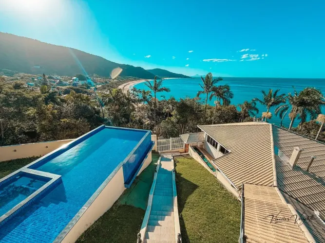 Casa para Temporada em Balneário Camboriú, Praia das Taquaras, 5 dormitórios, 3 suítes, 5