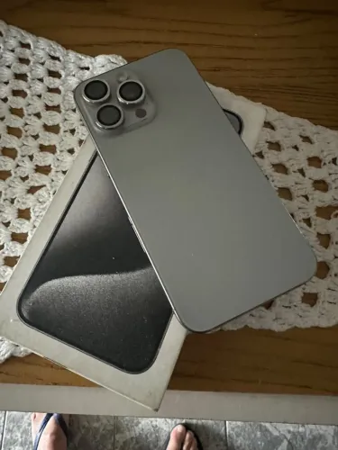 Vendo iPhone 15 pro Max 256 gb bateria em 82 funcionando perfeitamente