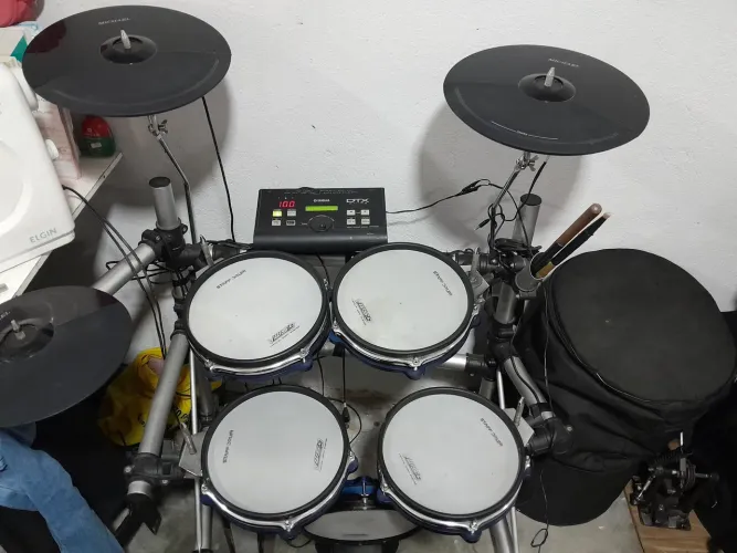 Vendo Bateria eletrônica Yamaha ou troco por bateria acústica do meu agrado