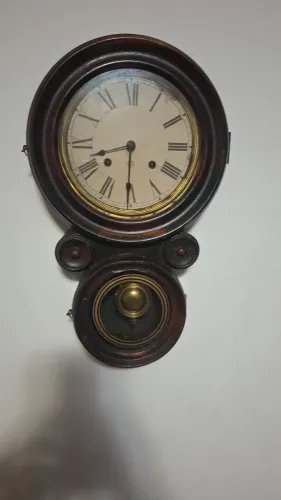 Relógio oitaõ antigo  tem mais de 100 anos 