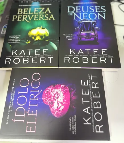 Vendo livros kit com 3