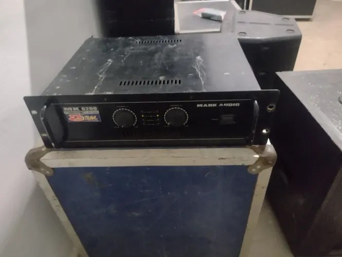 Vendo amplificador em perfeito estado de conservação e uso