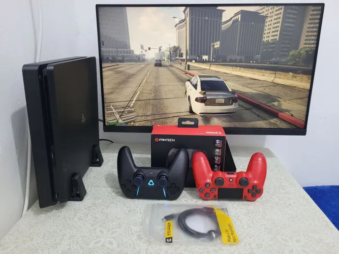 PS4 SLIM 1TB + 2 CONTROLES + GTA 5