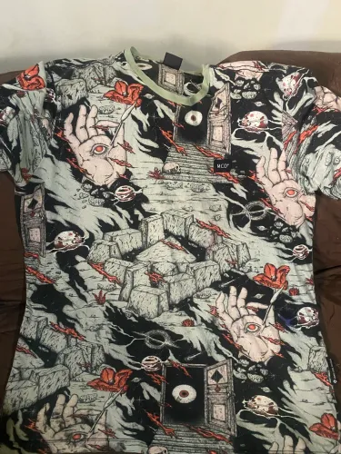 CAMISA MCD SURREALISMO TAM G