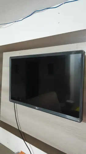 Tv LG 32 polegadas seminova 