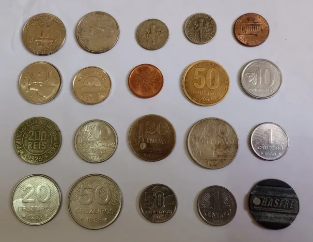 Lote de moedas antigas e ficha antiga - 20 peças no total