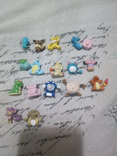 34 miniaturas guaraná Caçulinha pokémon