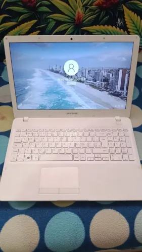 Samsung 15.6" Celeron 7ª Geração 4GB 1TB Bateria Boa 96% - Formatado