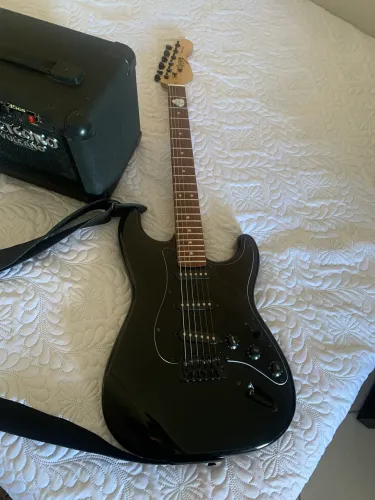 Guitarra Strato Seven com Cubo Meteoro