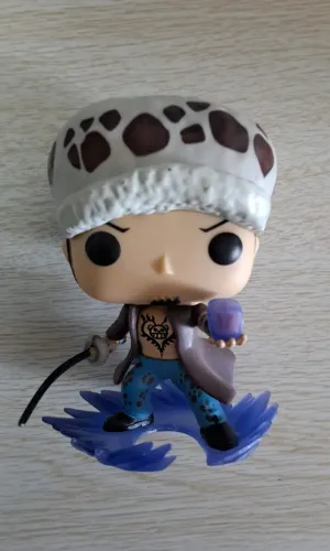 Funko Pop Trafalgar Law com Kikoku #1016 One Piece
