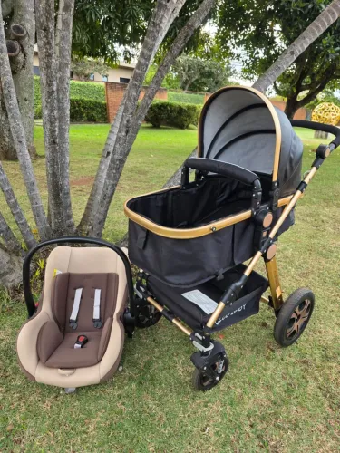 Carinho com bebê conforto Club Baby
