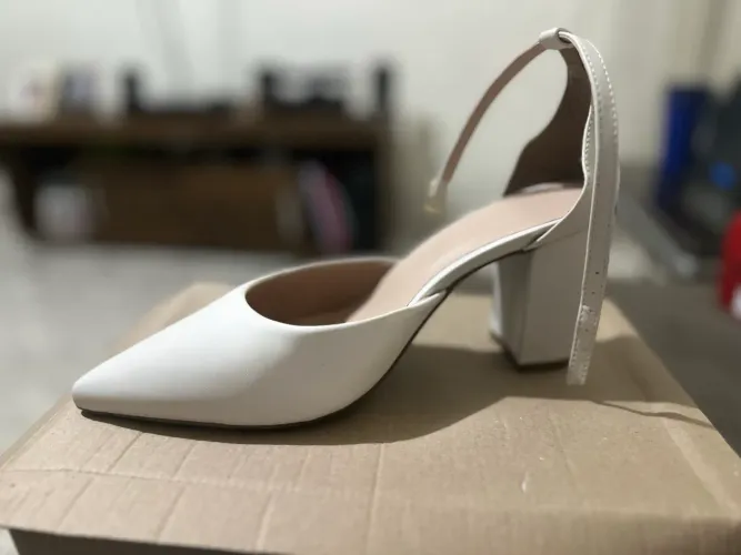 Scarpin Off White Bico Fino