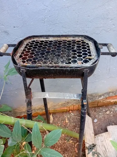 Vendo churrasqueira pequena ela desmonta