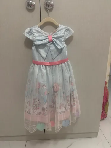 Vestido Pétit Cherie tamanho 4 . 