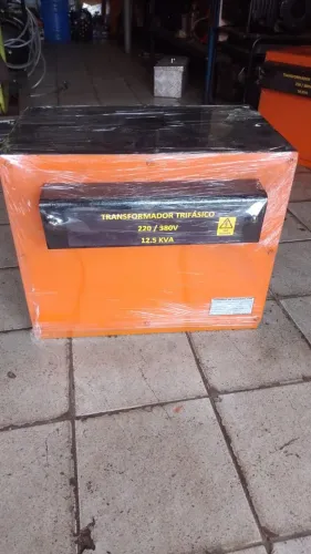 TRANSFORMADOR DE ENERGIA TRIFÁSICO