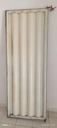 Portão em aço galvanizado medindo 80cm x 210cm super conservado e de ótima qualidade.