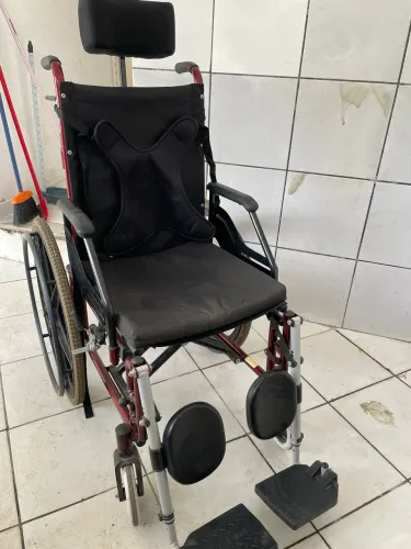 Cadeira De Rodas Tetra Reclinável Prolife C/ Pneu Antifuro Cor Vinho