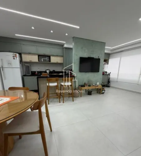 Apartamento à Venda ? Imóvel Bem Iluminado, com Armários Planejados e Próximo à Futura Est