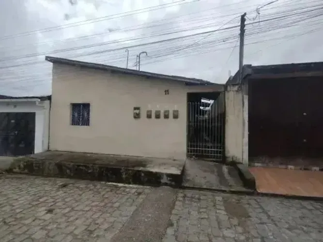 Quatro Casas a venda num terreno de 8x22 no Tabuleiro
