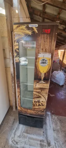 Cervejeira fricon com visor na porta 284l 