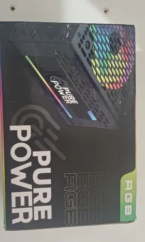 Fonte gamer 550W.