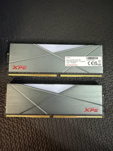 32gb (4x8) memoria ram Ddr4 XPG D50