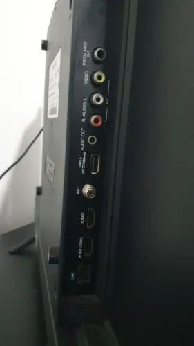 Vendo TV 32" . FUNCIONANDO  Valor 600,00. Obs. Não entrego.