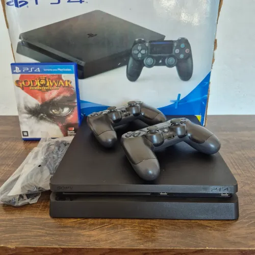 PS4 Slim 1TB + 2 Manetes + God of War.