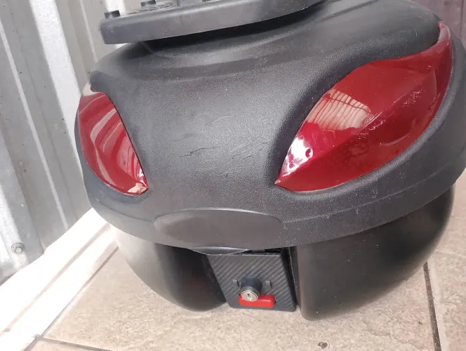 (churrasqueira+suporte+baú 38l para Mottu) R$ 250,00