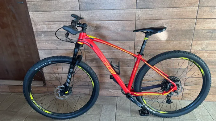 Bicicleta 29 Oggi Big Wheel 7.3 Deore 12v