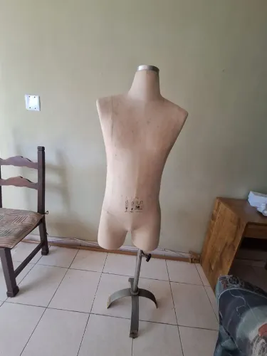Manequins de alta costura - retirada em cascadura