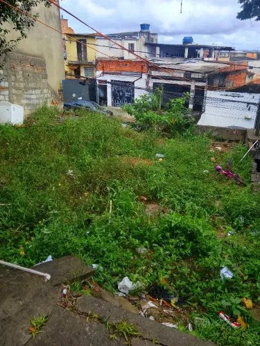 Vendo casa térrea com terreno na frente ambos próprios para mas construção