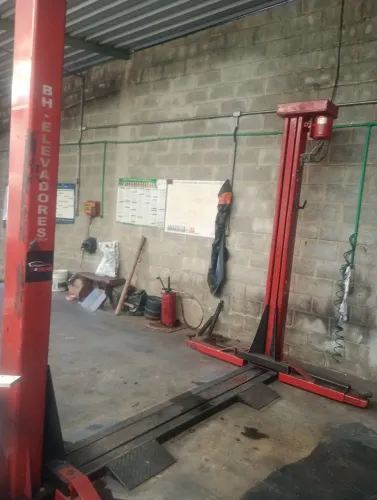 Elevador para automóveis 