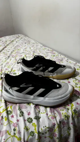 Tênis adidas subzone