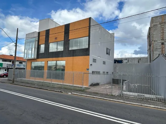 Loja de esquina sítio cercado 