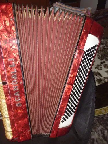 Vendendo scandalli 120 baixos vermelha, nacional