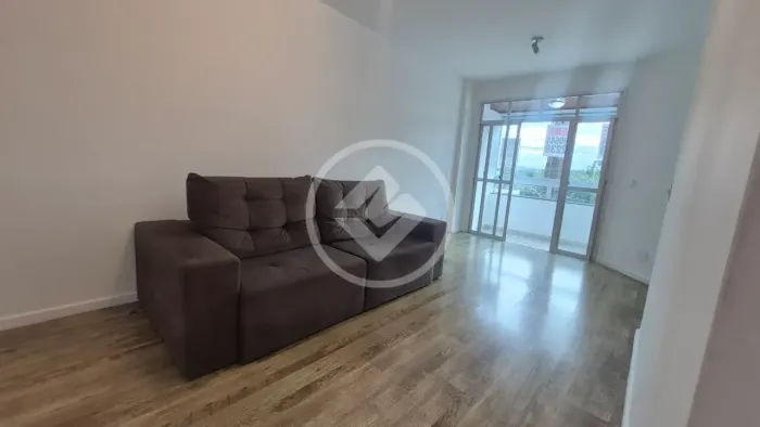 Apartamento 2 Quartos com Suíte e Sacada no Abraão Florianópolis