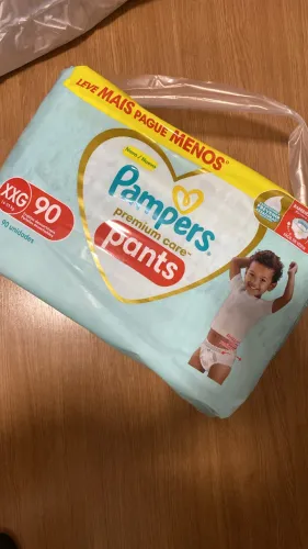 Fralda Pampers premium care