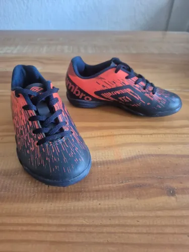 Chuteira infantil Futsal Umbro n°28