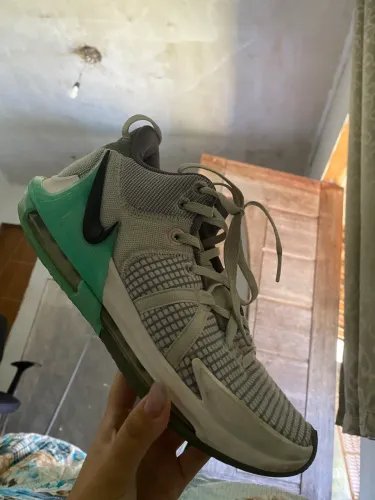 Tênis LeBron witness 7 
