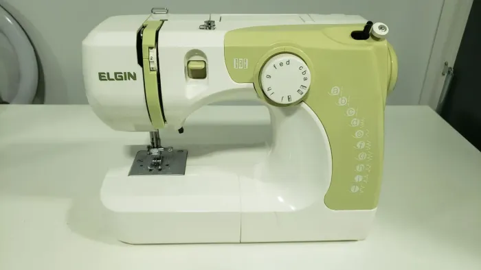 Máquina de costura Elgin Superia JX-2050