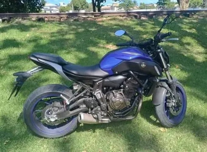 Moto Yamaha MT-07