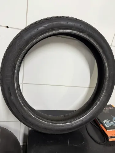Pneu dianteiro aro 19 pirelli Harley Davidson sportster