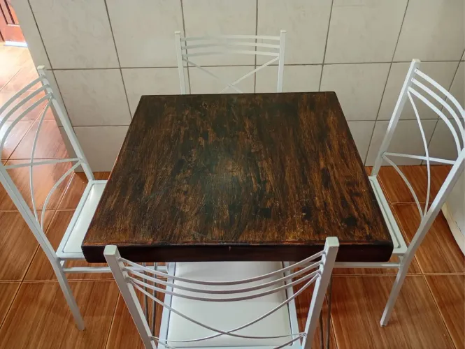 Mesa com 8 cadeiras