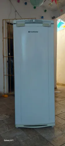 Uma geladeira continental