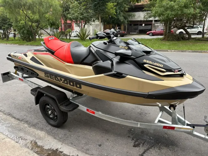 Jet Ski Sea-doo RXT-X - 325 HP com som BRP